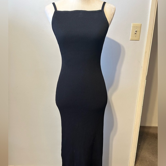 Athena black knit midi dress - Picture 2 of 7
